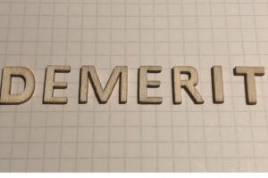 蓄電池の4つのデメリットは？メリットと注意点も徹底解説